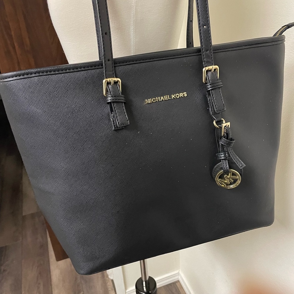 Micheal Kors  Viyager Large Tote